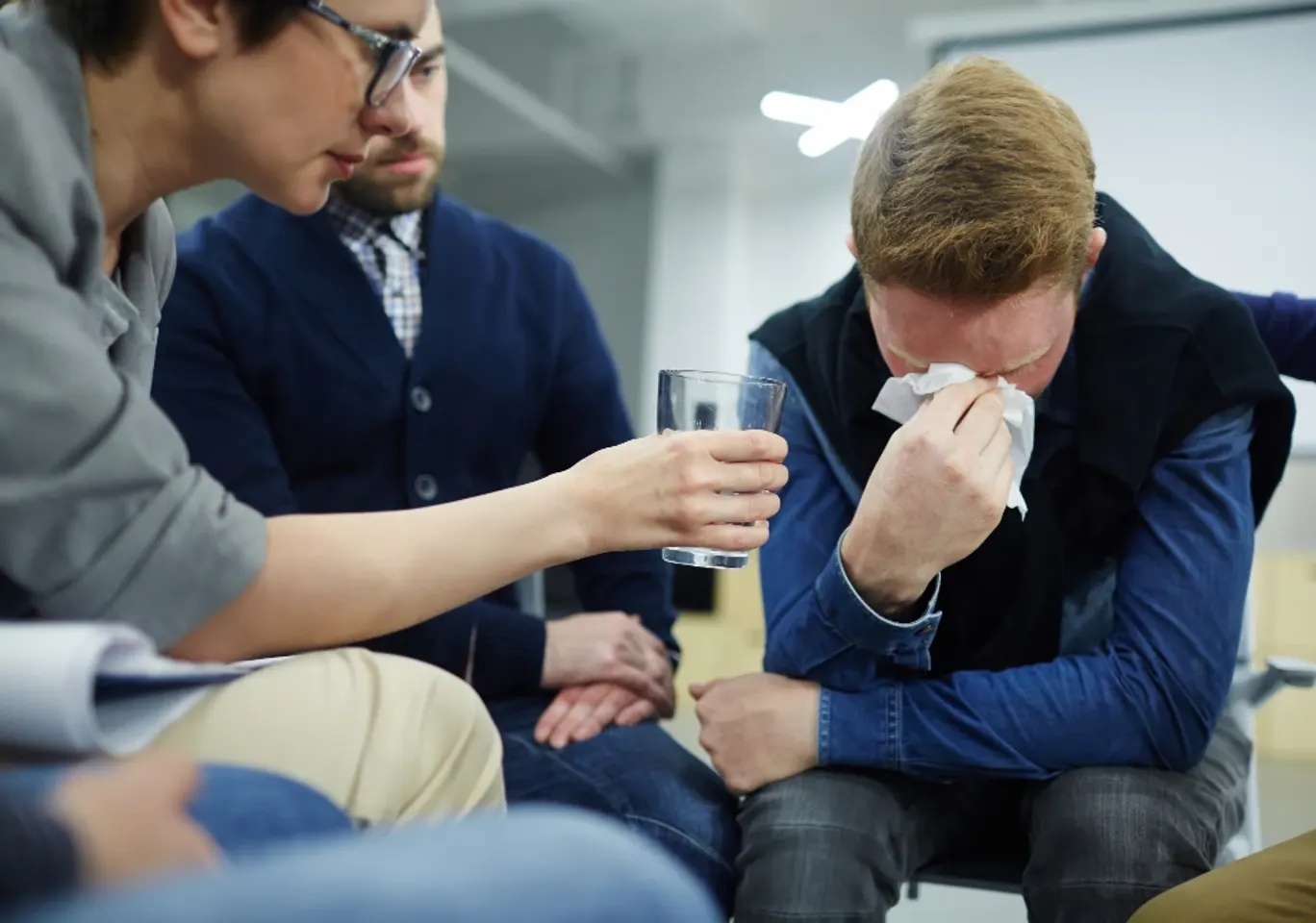 Uzależnienia behawioralne Łomża, leczenie hazardu, gamingu, kompulsywnych zakupów, pornografii i objadania się: wsparcie podczas spotkania grupy