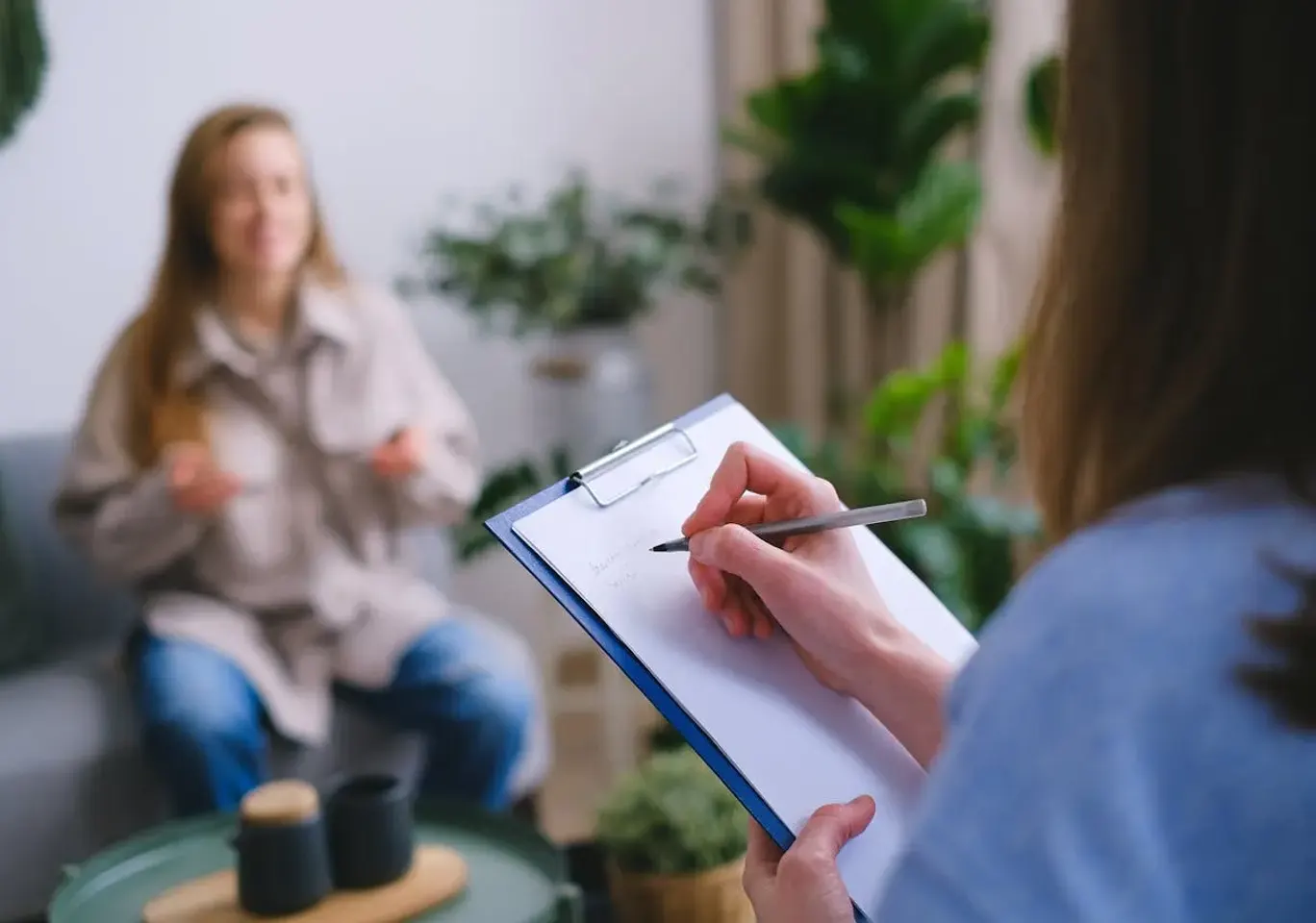 Konsultacja psychiatryczna Łomża, diagnoza, farmakoterapia uzależnień i zaburzeń psychicznych: wywiad z pacjentką i notatki specjalisty